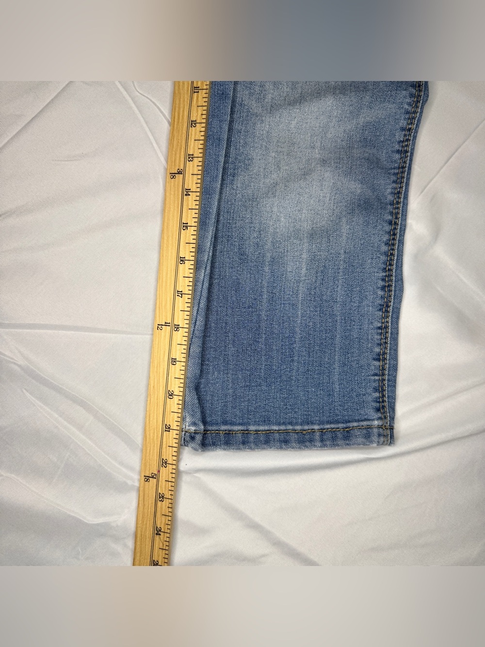 Y2K Low Rise Capris - Picture 10 of 10
